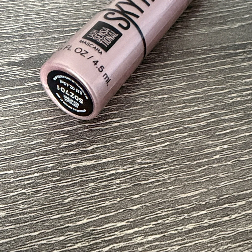 ❤️$2 NWT Maybelline Sky High Very Black .15oz Mascara